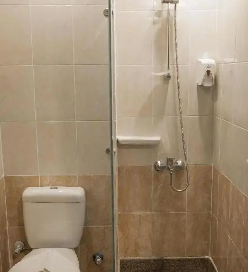 مجموعه ویستا شهر, Redcon Suites