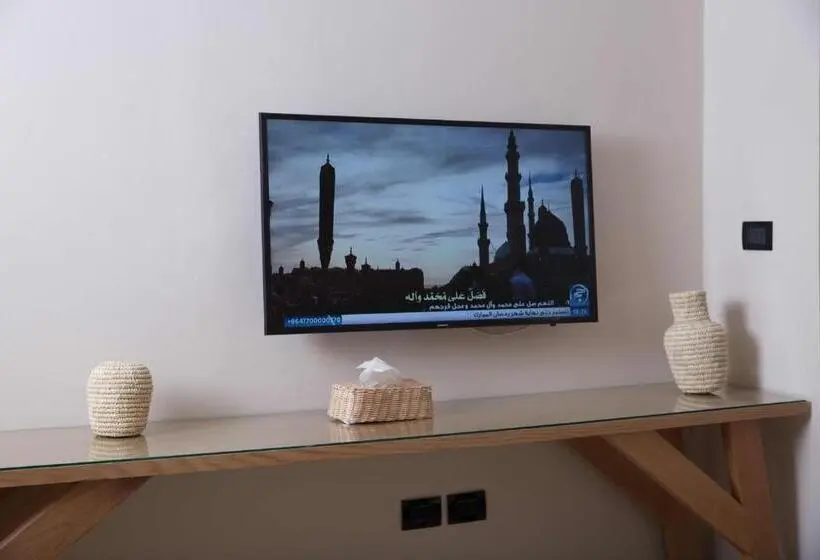 مجموعه ویستا شهر, Redcon Suites