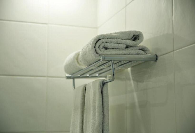 اتاق استاندارد با چشم‌انداز, Redcon Suites