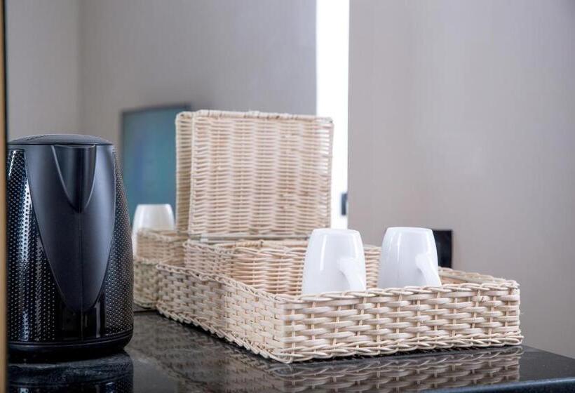 اتاق استاندارد با چشم‌انداز, Redcon Suites