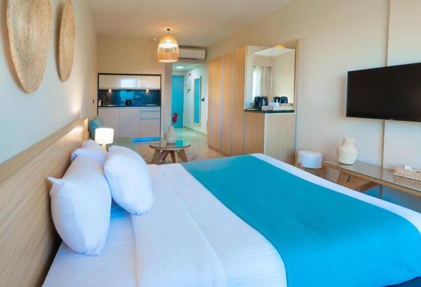 اتاق سوپریور با چشم‌انداز دریا, Redcon Suites