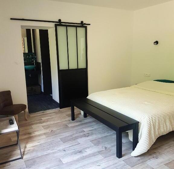 Номер Стандарт, Agathe Et Titi