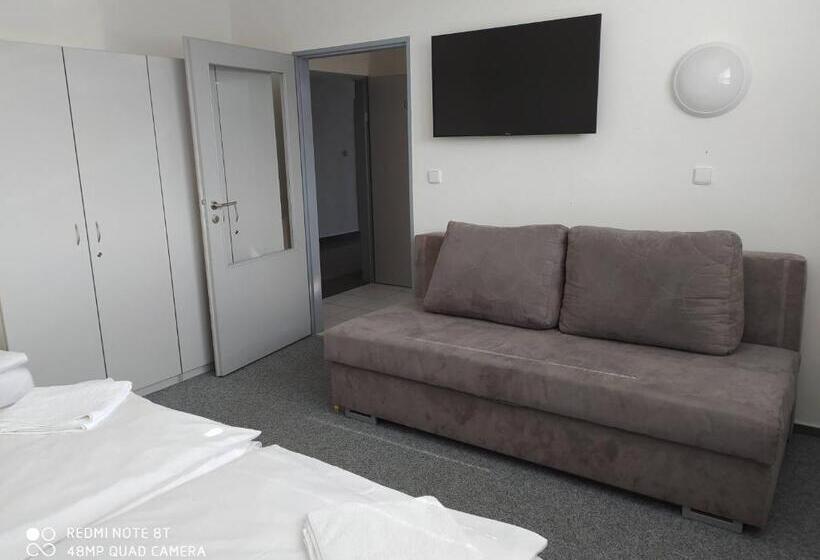 标准三人间, Penzion Valmez