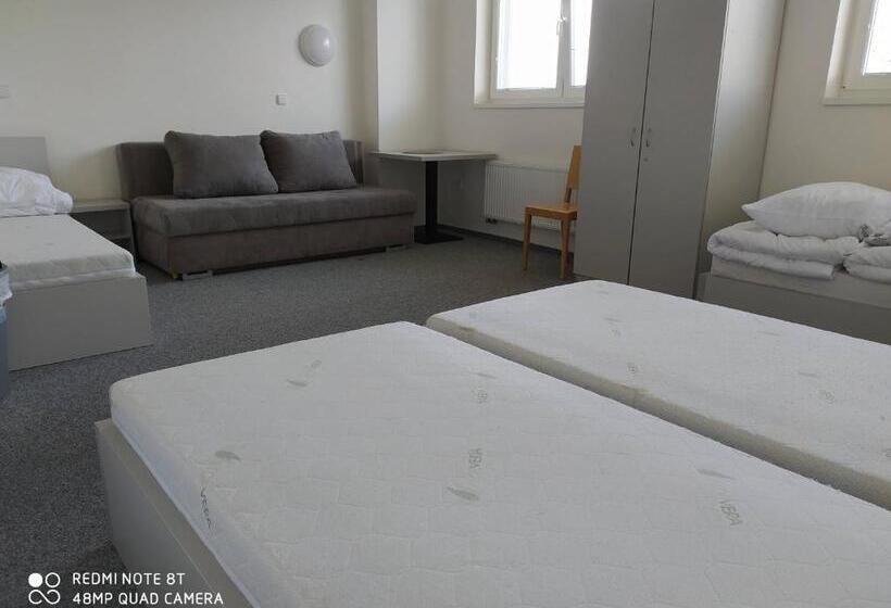 四人标准间, Penzion Valmez