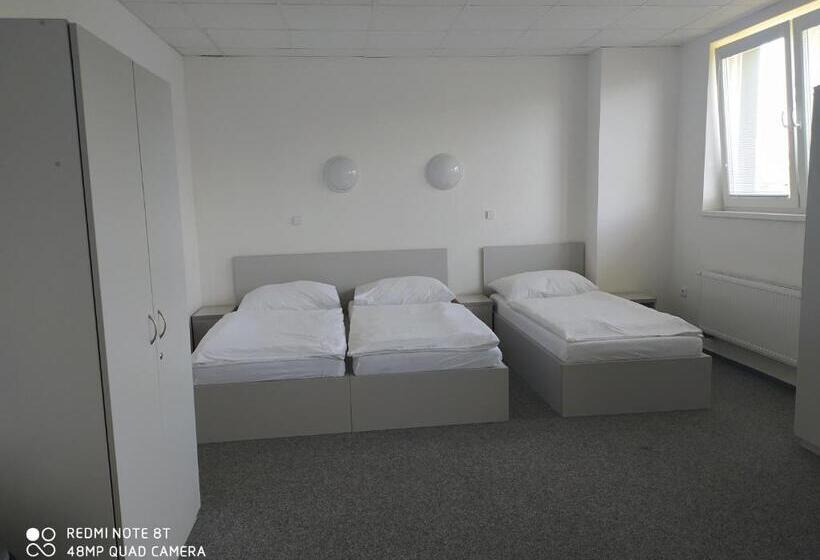 四人标准间, Penzion Valmez