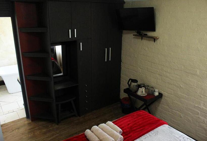 Номер Deluxe Вид на Сад, African Adventures Accommodation