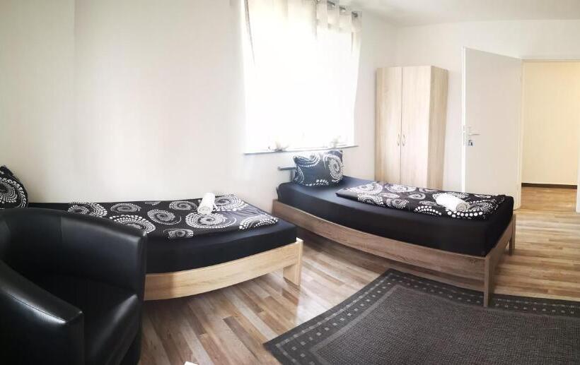חדר קלאסי לארבעה, Pension Forstfeld Kassel