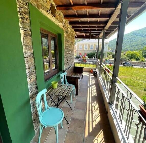Номер Стандарт Вид на Горы, Albergue El Paso