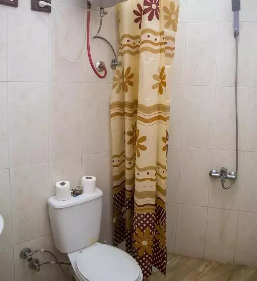 اتاق استاندارد بدون تهویه هوا, Acropole