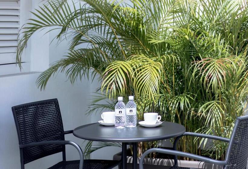 اتاق پریمیوم با بالکن, Harbour Ville Hotel   Hamilton