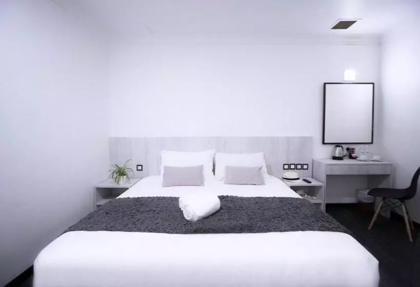 اتاق استاندارد با تخت بزرگ, Harbour Ville Hotel Hamilton