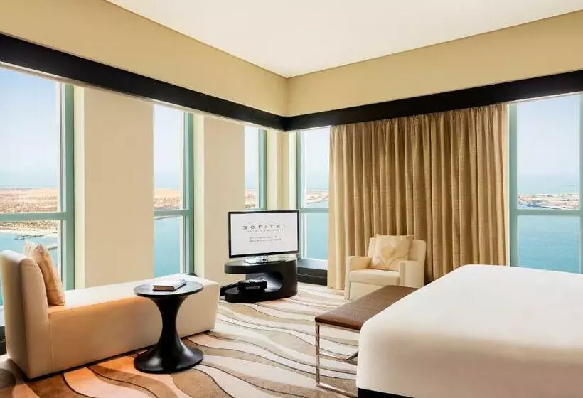 キングサイズベッドのスイートルーム, Sofitel Abu Dhabi Corniche