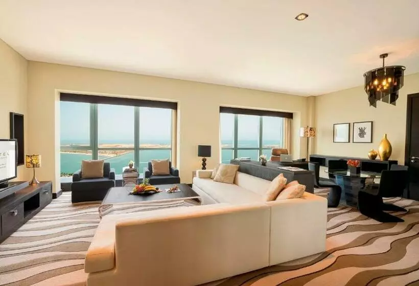 キングサイズベッドのスイートルーム, Sofitel Abu Dhabi Corniche