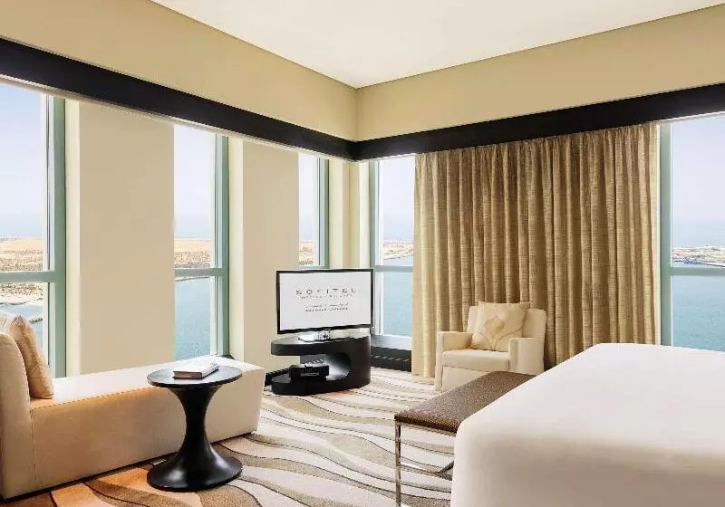 キングサイズベッドのスイートルーム, Sofitel Abu Dhabi Corniche