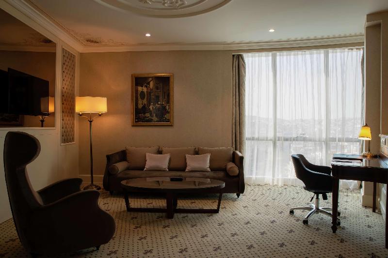 Люкс Клуб, Sofitel Abu Dhabi Corniche