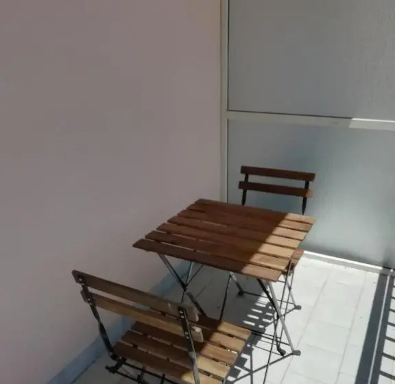 バルコニー付き１ベッドルームアパートメント, Bouganville Residence