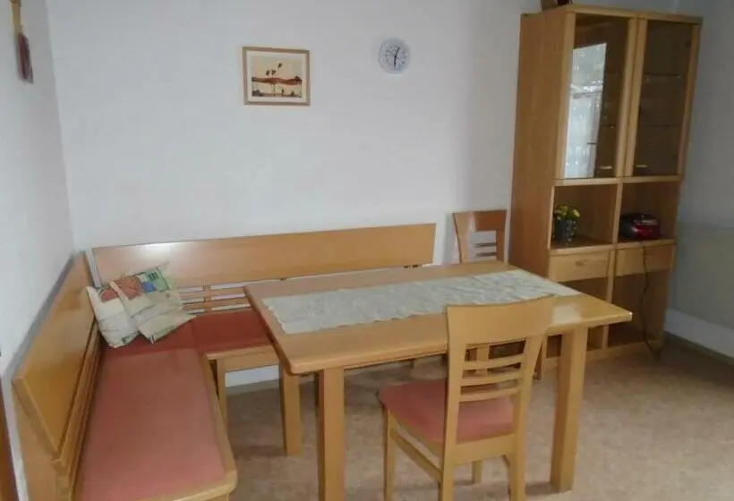 ２ベッドルームアパートメント, Altböckhof