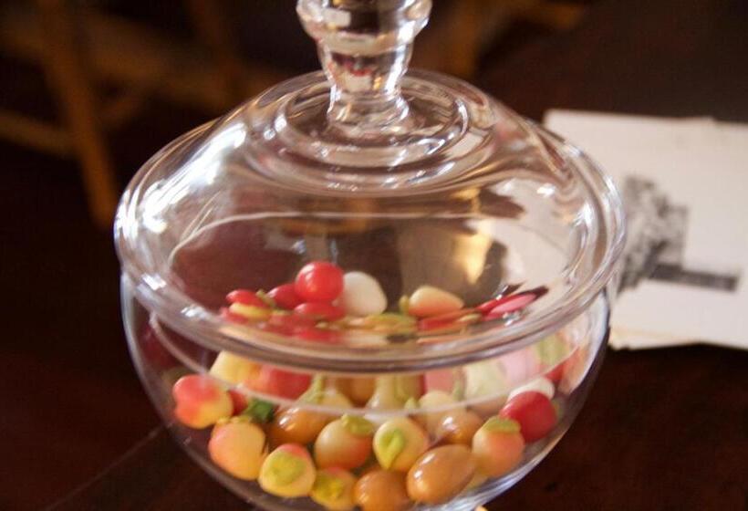 דירת חדר דלוקס, Ninho Salino