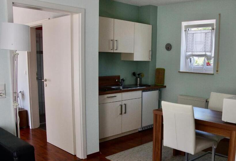 דירת חדר בקומת קרקע, Karuna Haus