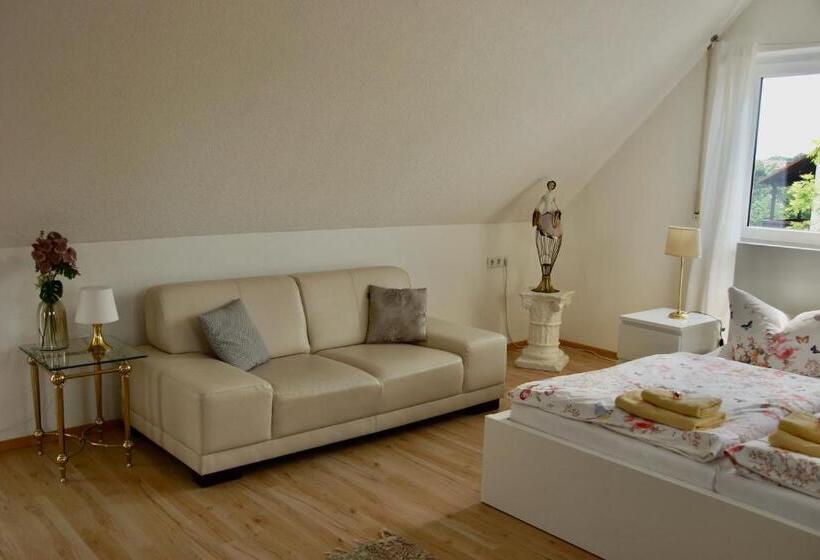 חדר סטנדרט נוף לגינה, Karuna Haus