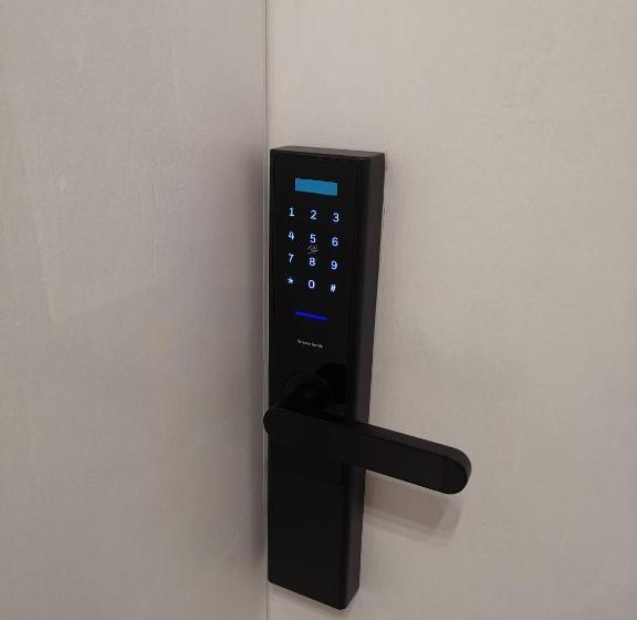 חדר דלוקס לשלושה, Engelhof