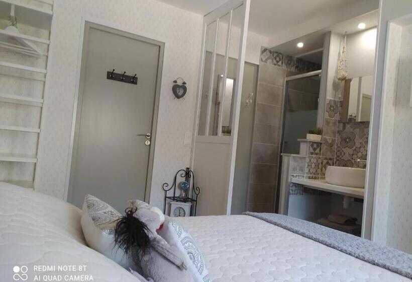 غرفة قياسية مطلّة علي الحديقة, Le Cardinal B&b