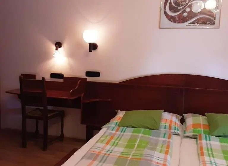 スタンダード４人部屋, Pannon Panzió Restaurant