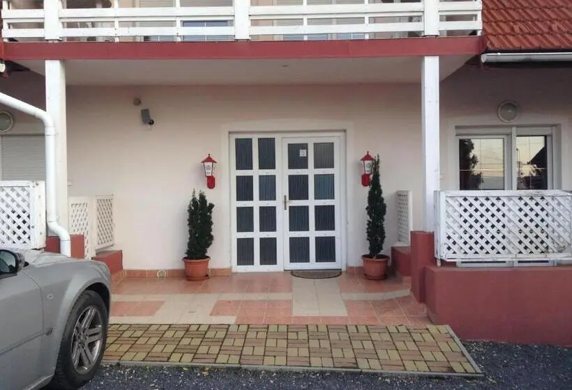 ファミリールーム, Pannon Panzió Restaurant