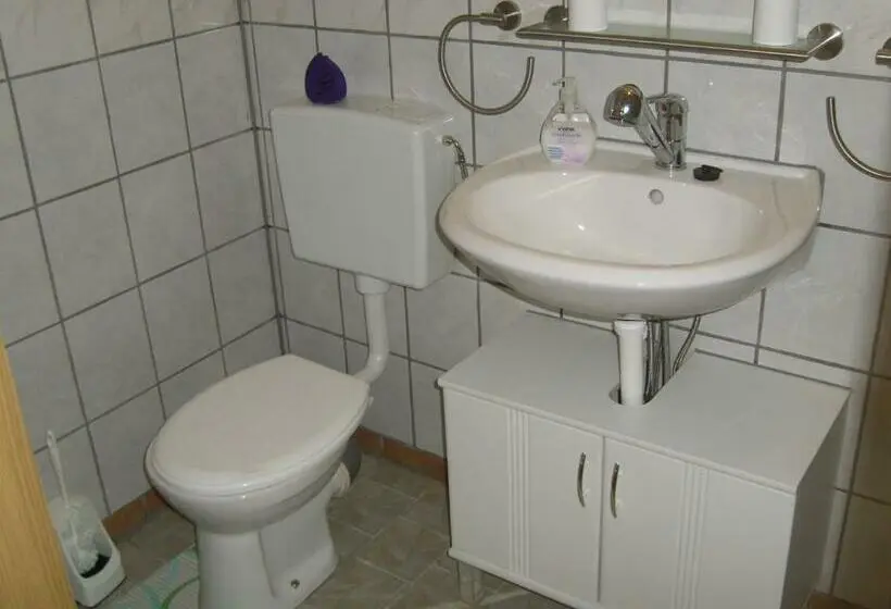 スタンダードルーム, B & B Gross Methling