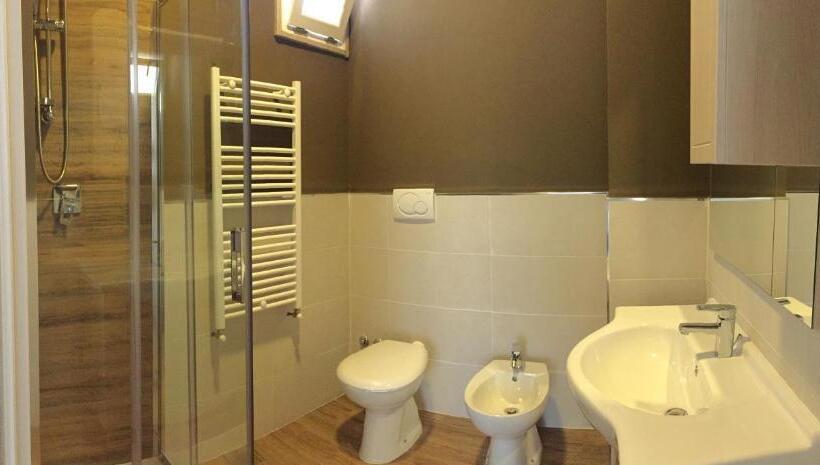 غرفة قياسية ثلاثية مزودة بشرفة, B&b Marco Polo 16