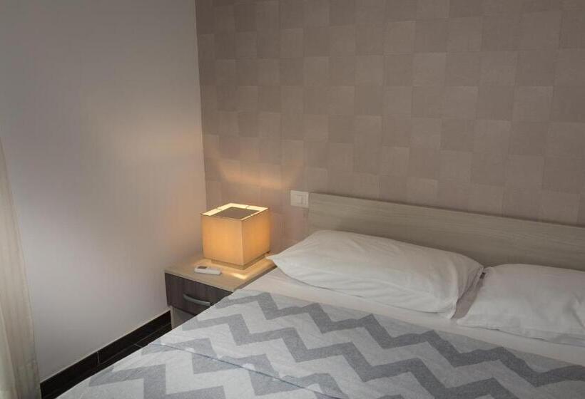 غرفة قياسية ثلاثية مزودة بشرفة, B&b Marco Polo 16