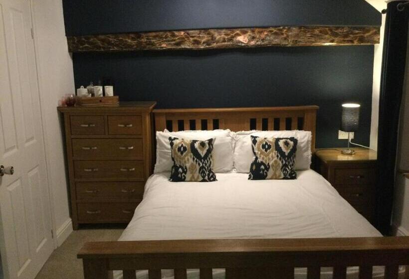 스탠다드 룸 더블 침대, The Smithy