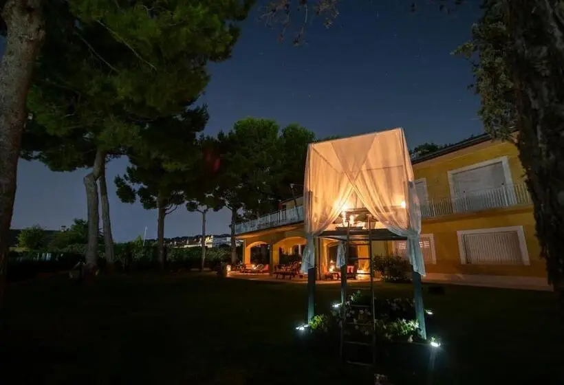 バスタブ付きスタンダードルーム, Tra Gli Alberi E Il Mare