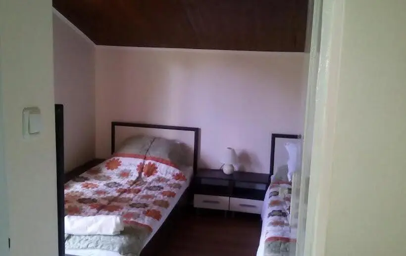ファミリーステューディオ, Guest Rooms Voneshcha Voda
