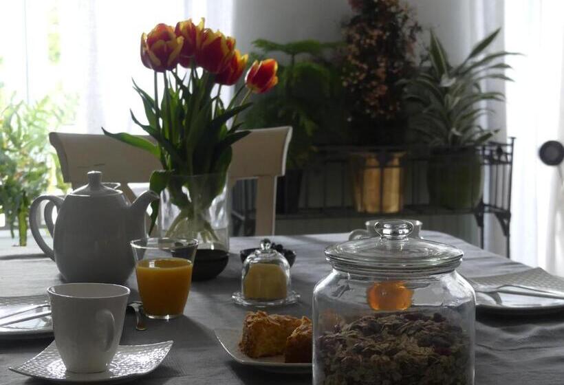 패밀리 스위트, Domaine De La Cour Vautier