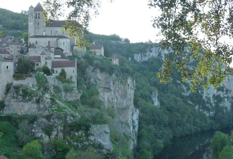 Апартаменты 1 Спальня Вид на Сад, Charme, Jardin Et Vue Panoramique En Plein Coeur De St Cirq