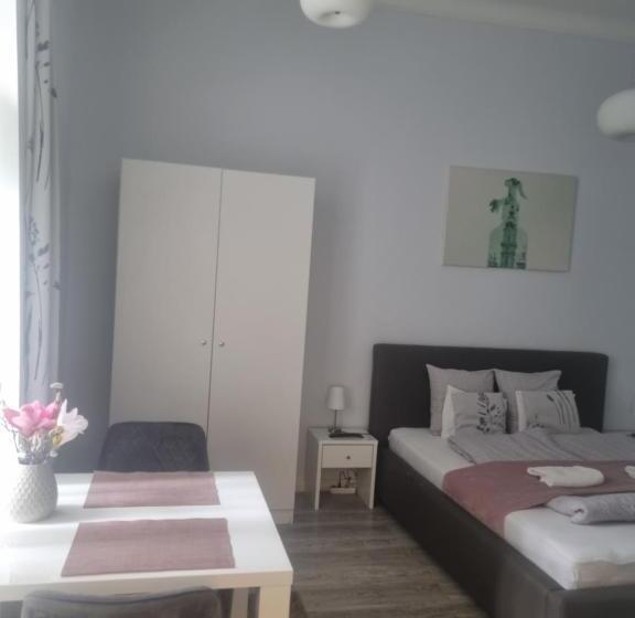 غرفة ديلوكس, Eden Center Home