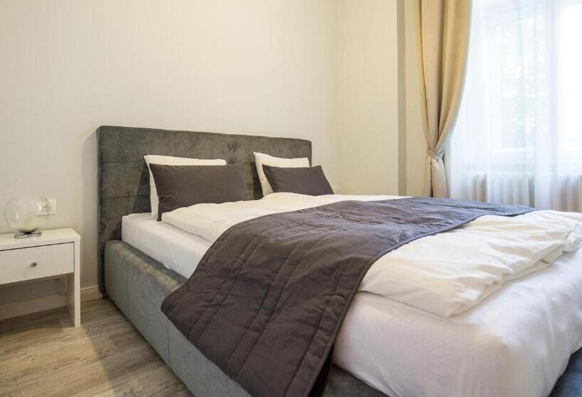 إستوديو ديلوكس, Eden Center Home