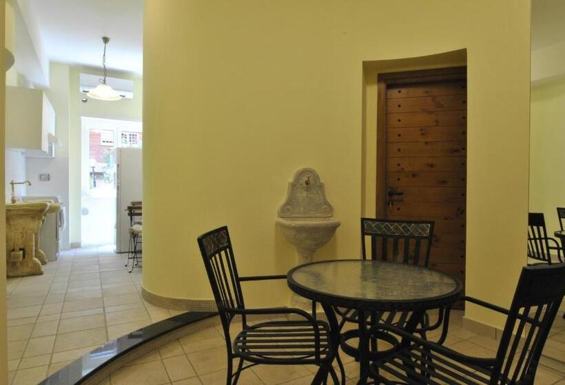 חדר סטנדרט לשלושה, Roma Tourist House