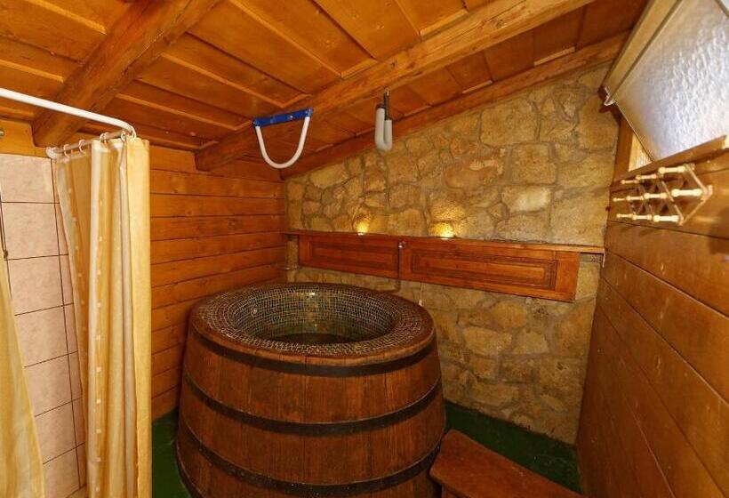 חדר דלוקס, Pataky Borporta