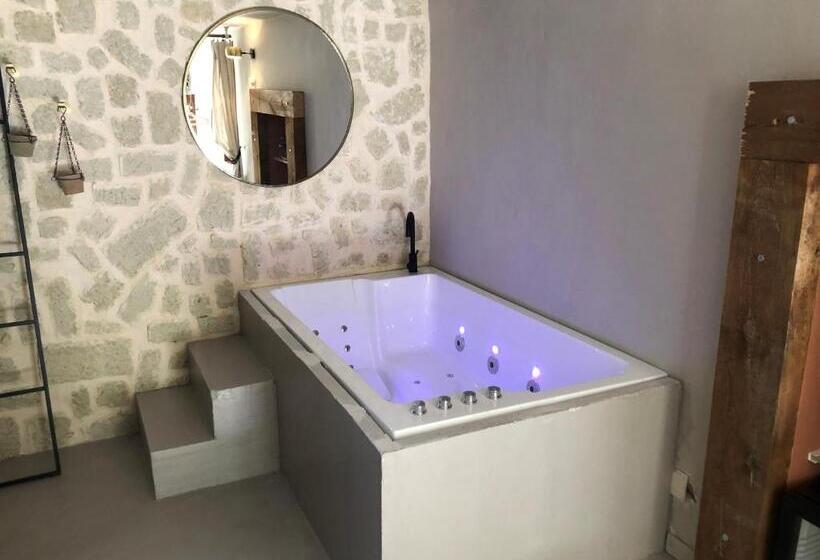 Номер Стандарт, Mas Du Cimaï