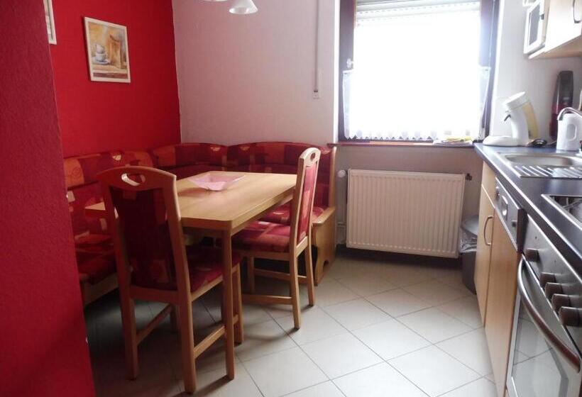 四人标准间, Villa Althaus