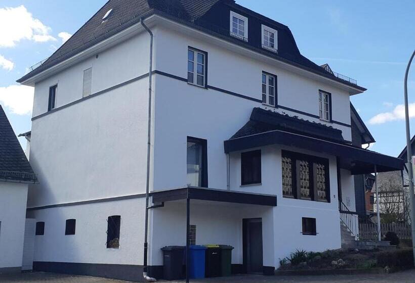 家庭间, Villa Althaus