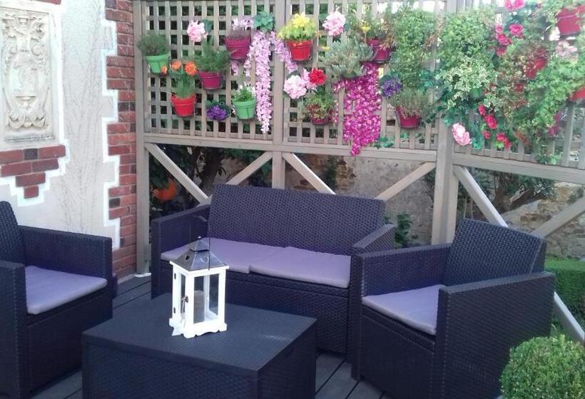 Номер Стандарт Вид на Сад, Les Champs De Tracy