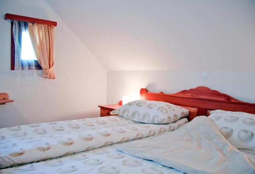 اتاق کلاسیک سه تخته, Farm Stay Bukovje