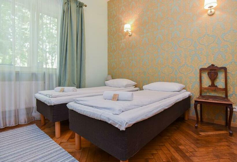 اتاق استاندارد, Kubu Namai