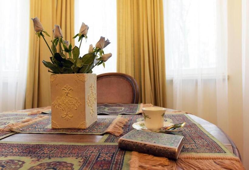 اتاق خانوادگی, Kubu Namai