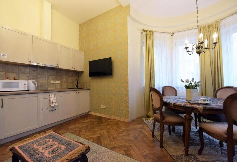 اتاق خانوادگی, Kubu Namai