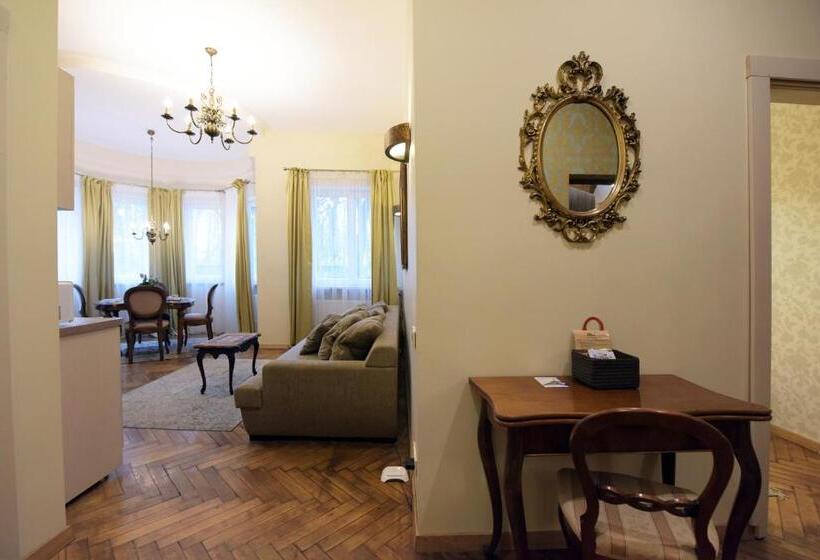 اتاق خانوادگی, Kubu Namai