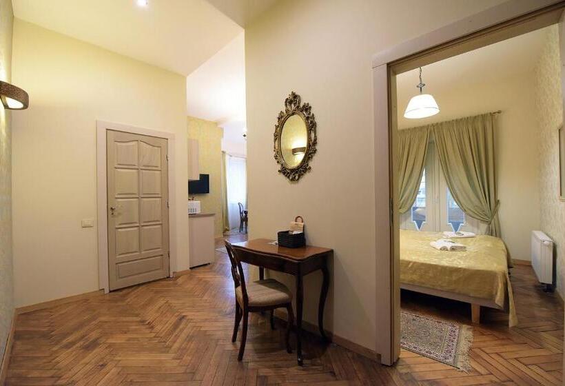 اتاق خانوادگی, Kubu Namai